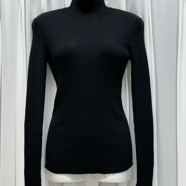 프라다 터틀넥 골지 심플 블랙 니트