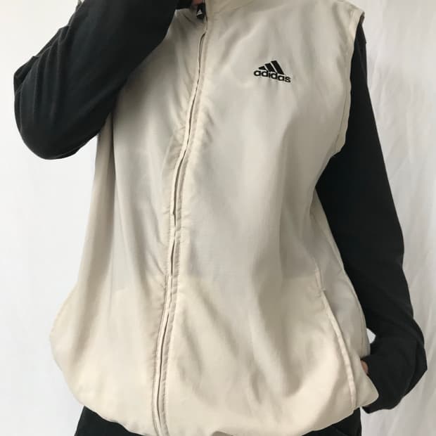 아디다스 베이지 투웨이 베스트