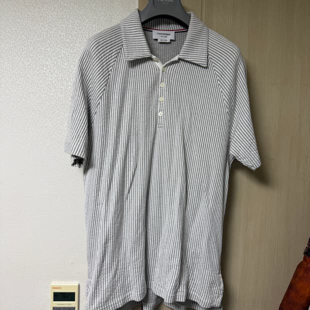 [3] 톰브라운 시어서커 오버핏 스트라이프 폴로 반팔티