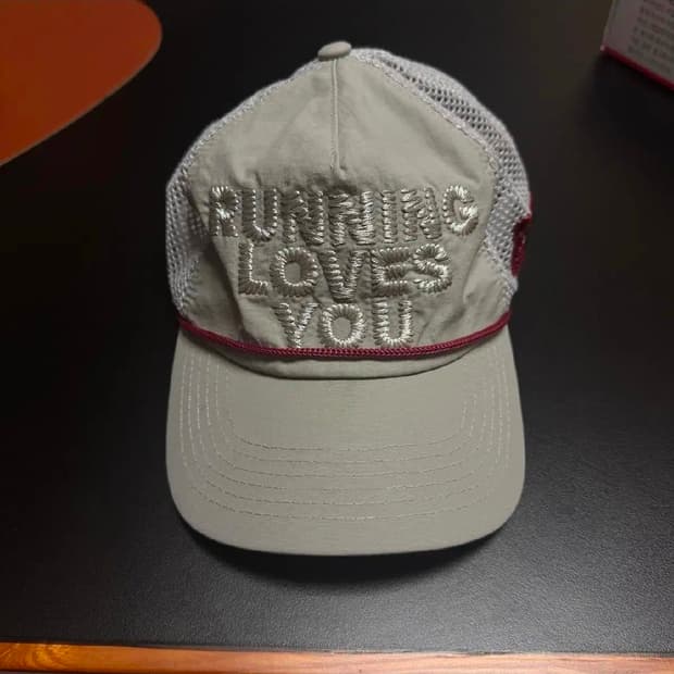 새상품급 알렉스조노 RUNNING LOVES YOU 캡 그레이 실버