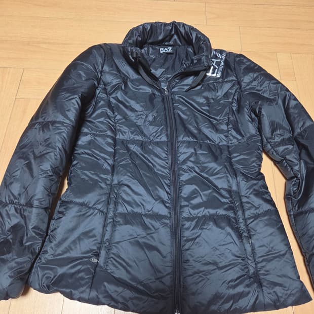 EA7 엠포리오 아르마니 블랙 패딩 점퍼