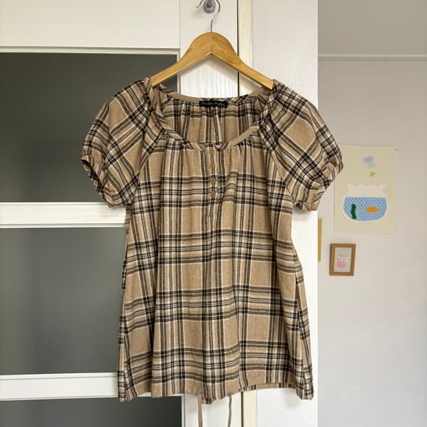 베이지 체크 울 블라우스