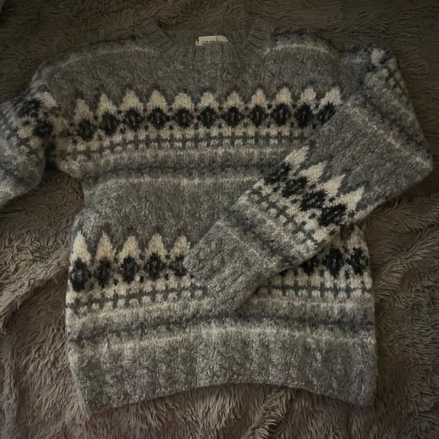 그레이 패턴 니트