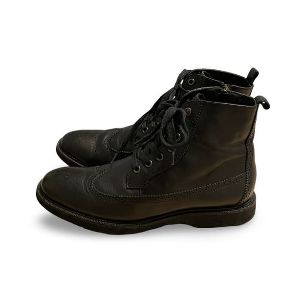 프라다 스포츠 윙팁 레더 부츠