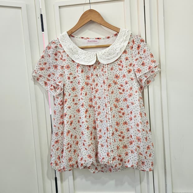 소리데레(Sorridere) 레이스카라 블라우스