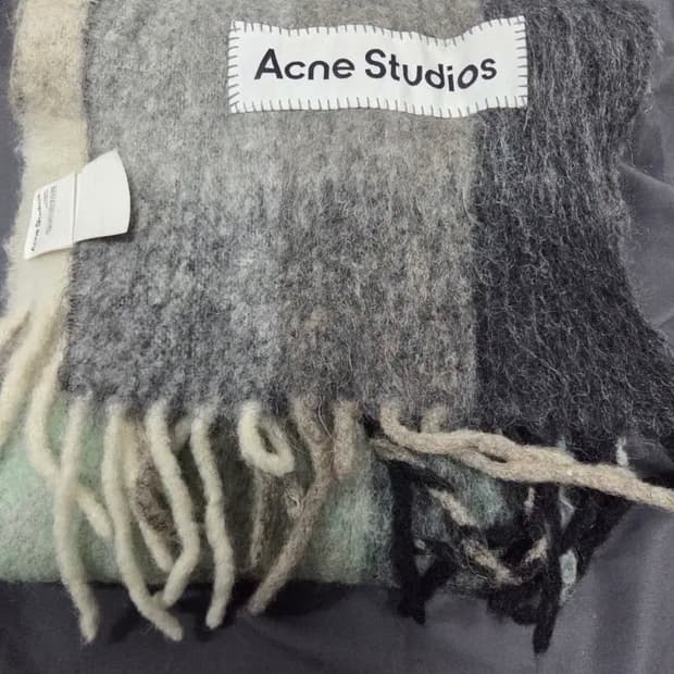 아크네스튜디오 모헤어 체크 머플러