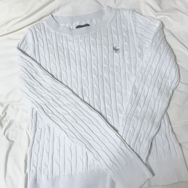 아베크롬비 화이트 실버 자수 케이블 니트 