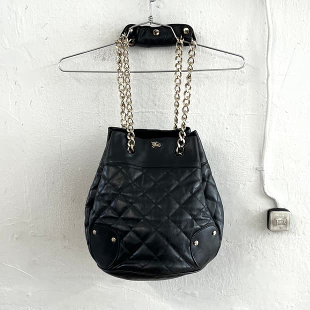 버버리 프로섬 퀄팅 레더 체인 버킷백