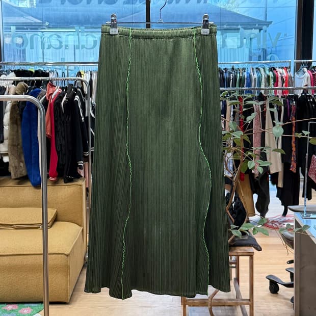 플리츠플리즈 카키 링컬 미디스커트 