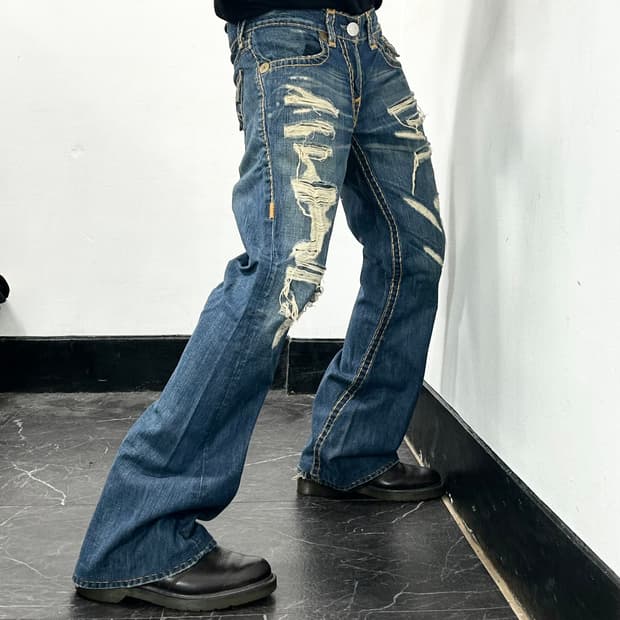 트루릴리전 레이어드 데미지 부츠컷 데님 팬츠