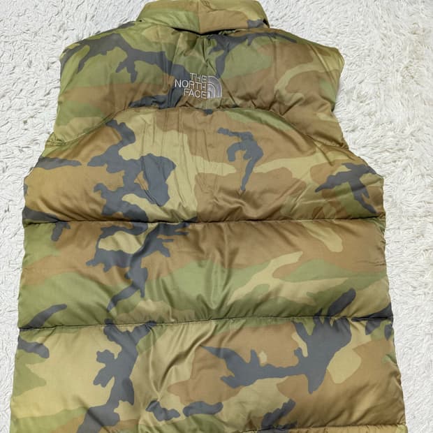 (S)노스페이스 센터 로고 카모 패딩 조끼