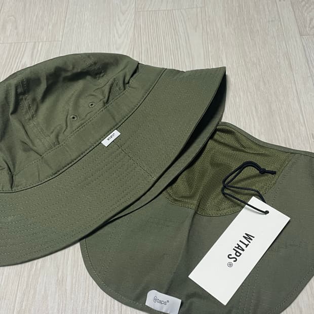 더블탭스 페이스허거 버킷햇