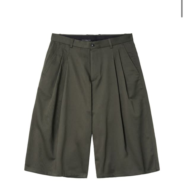 (3) 해칭룸 two pleats shorts dark khaki