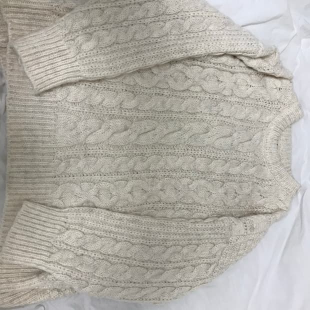 루즈핏 꽈배기 니트