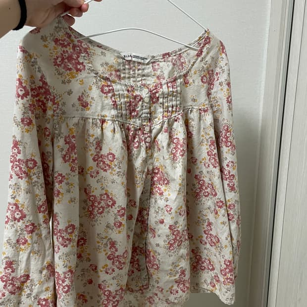 꽃무늬 긴팔 블라우스