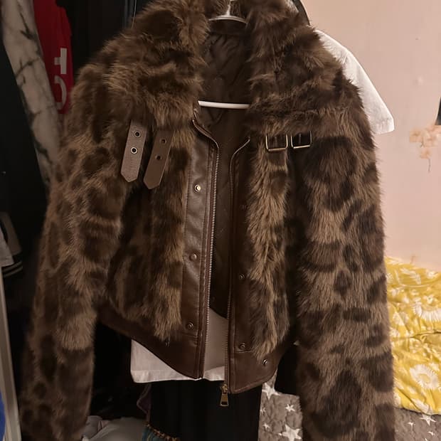 호피무늬 퍼 크롭 자켓