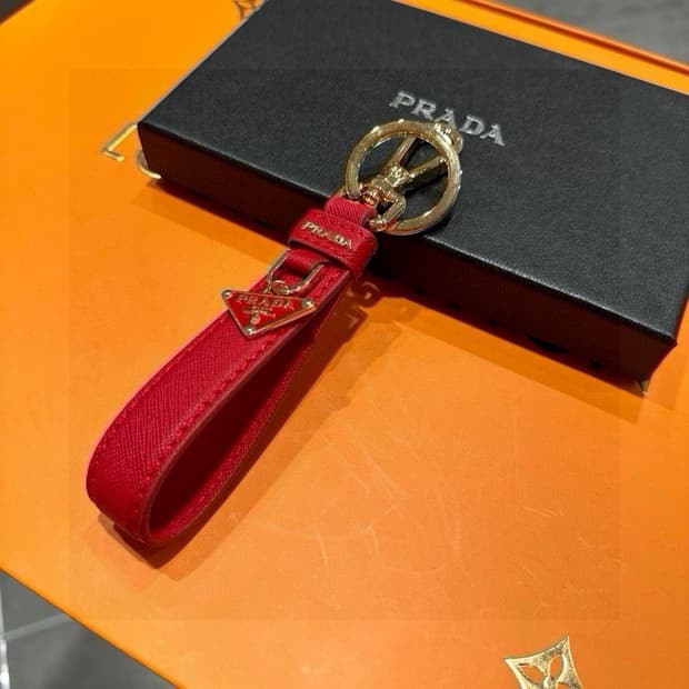 프라다 키 링
