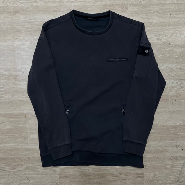 내셔널지오그래픽 로고 와펜 맨투맨 크루넥 티셔츠 [차콜] XL/105