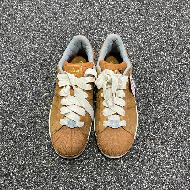 아디다스 슈퍼스타 브라운 스니커즈 B3578