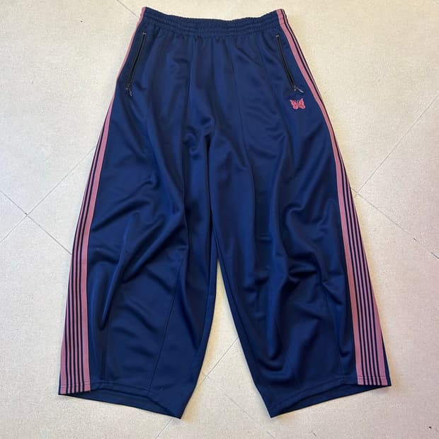 니들스 HD 네이비 핑크 트랙팬츠