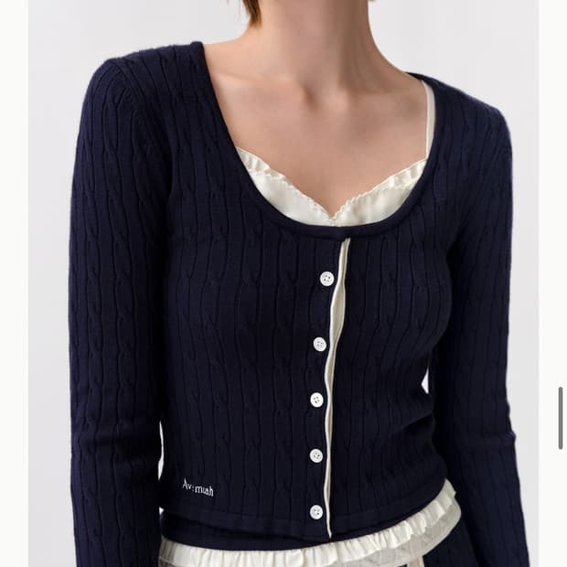 아비에무아 새틴 레이어드 네이비 케이블 가디건 네이비(강민경/장원영)