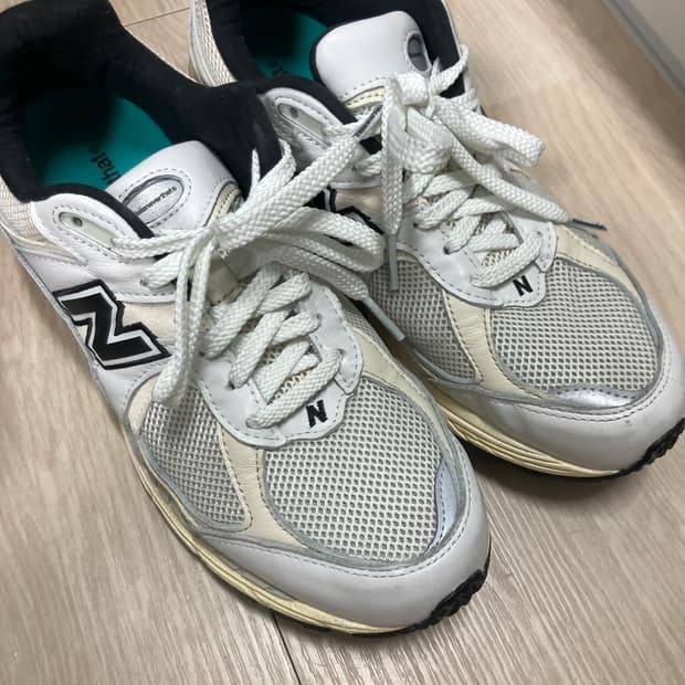 뉴발란스 디스이즈네버댓 2002R