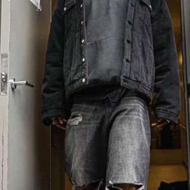 발렌시아가 디스트로이드 라지 배기진 M