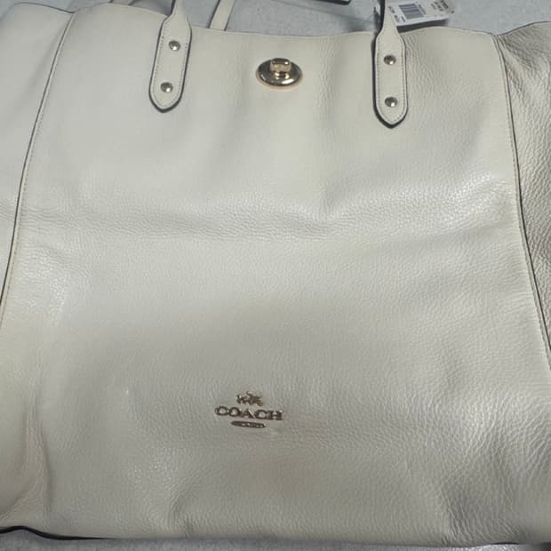 코치 아이보리 백