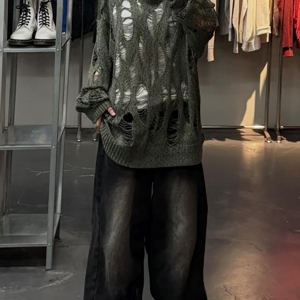 ROARINGWILD 펀칭 데미지 카키 니트 A3702