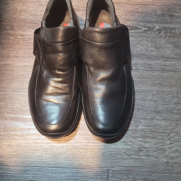 프라다 아카이브 스트랩 레더 로퍼 35