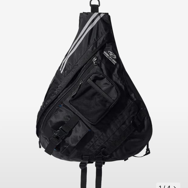 1993 스튜디오 멀티포켓 트랙 슬링백_블랙