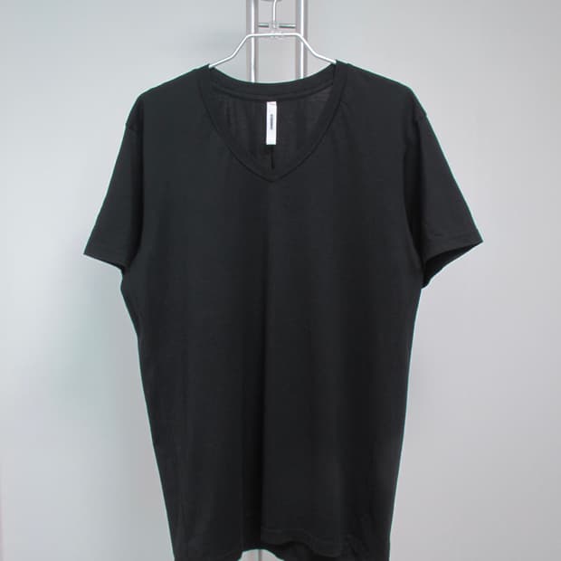 Attachment v neck t-shirt