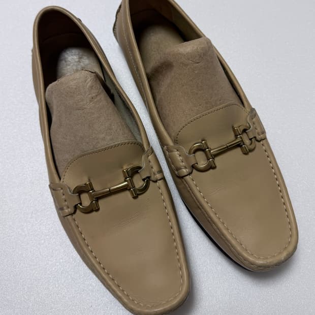 페레가모 간치니 레더 로퍼 베이지