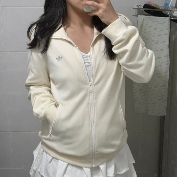 가격 제안글) 아디다스 실버로고 크림 집업 ⭐️유일매물⭐️
