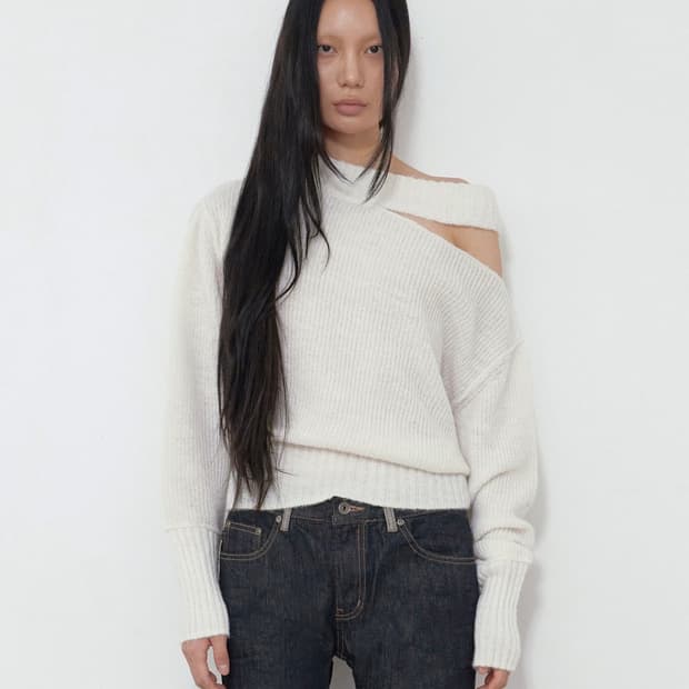 보헤미안서울 neck cut out 넥 컷아웃 슬림핏 니트