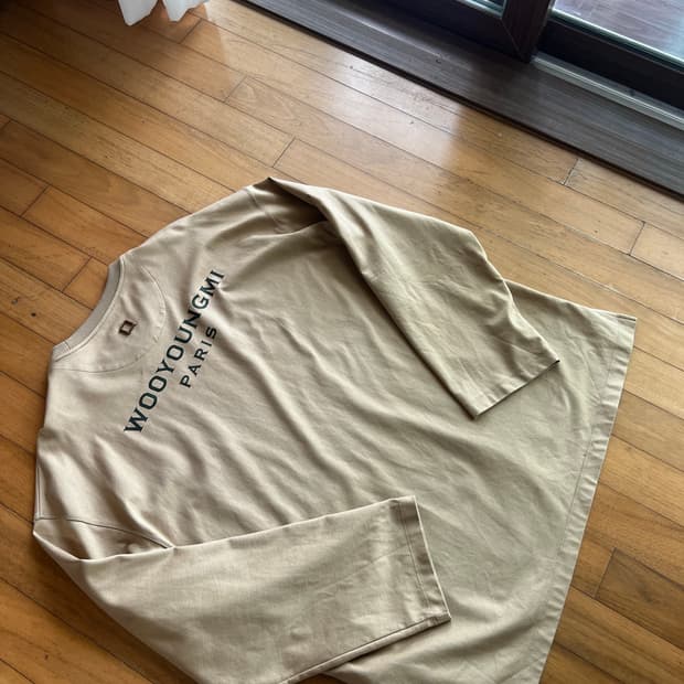 우영미 백로고 롱슬리브 베이지 