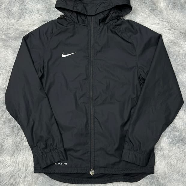 나이키 스우시 스톰핏 후드 바람막이 블랙