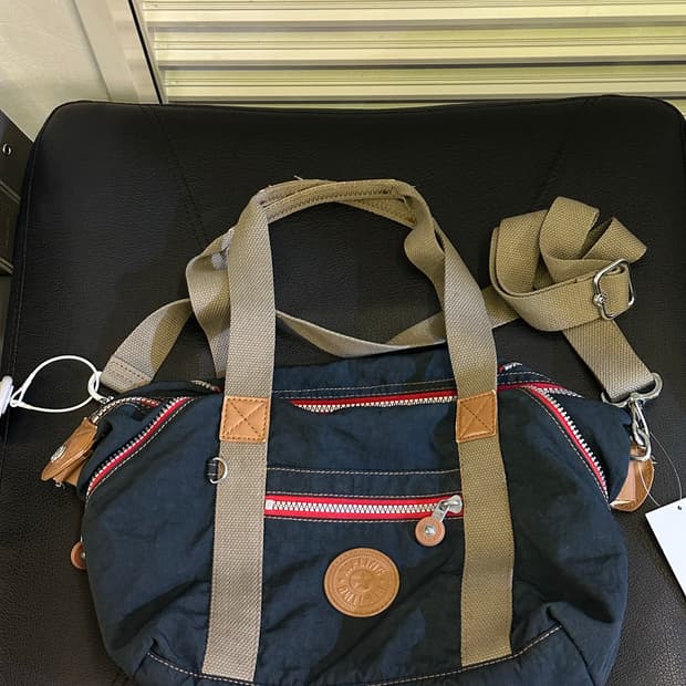 KIPLING 키플링 네이비베이지 크로스백