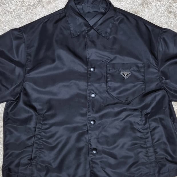 프라다 리나일론 반팔 셔츠 블랙