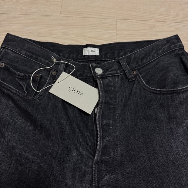 시오타 테이퍼드 데님 블랙 32