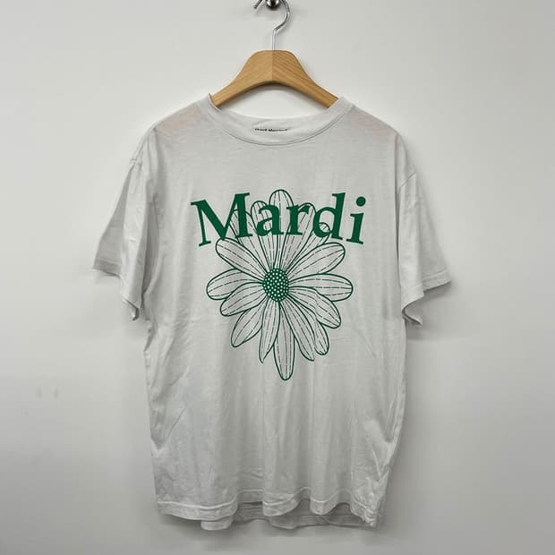 Mardi 메크르디 시그니처 플라워 그래픽 반팔 티셔츠 PN9751