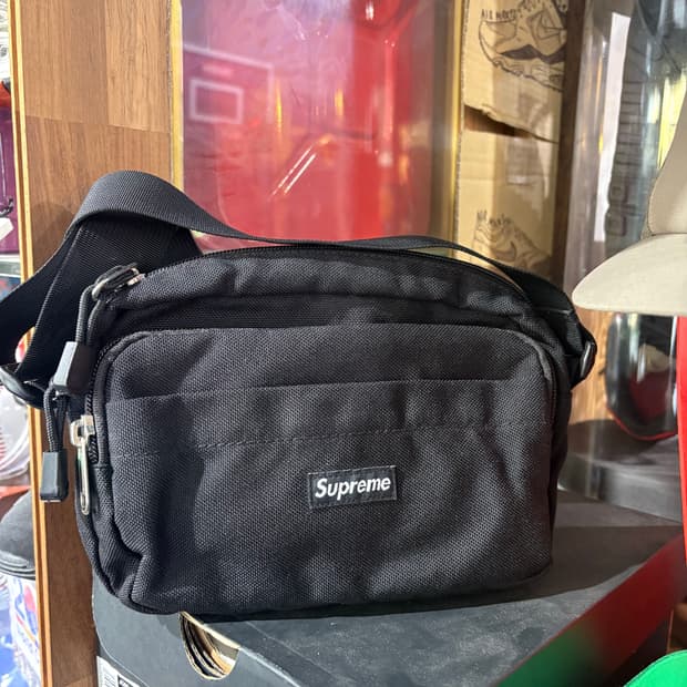 슈프림 코듀라 숄더백 15ss