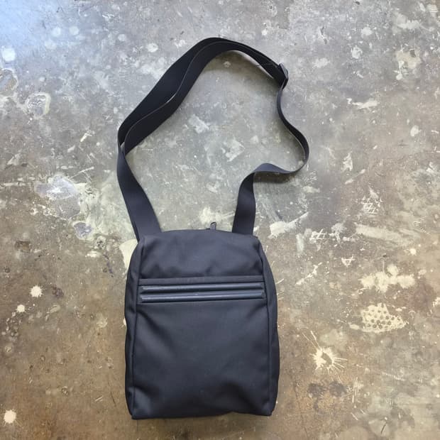 만다리나덕 블랙 크로스백 가방