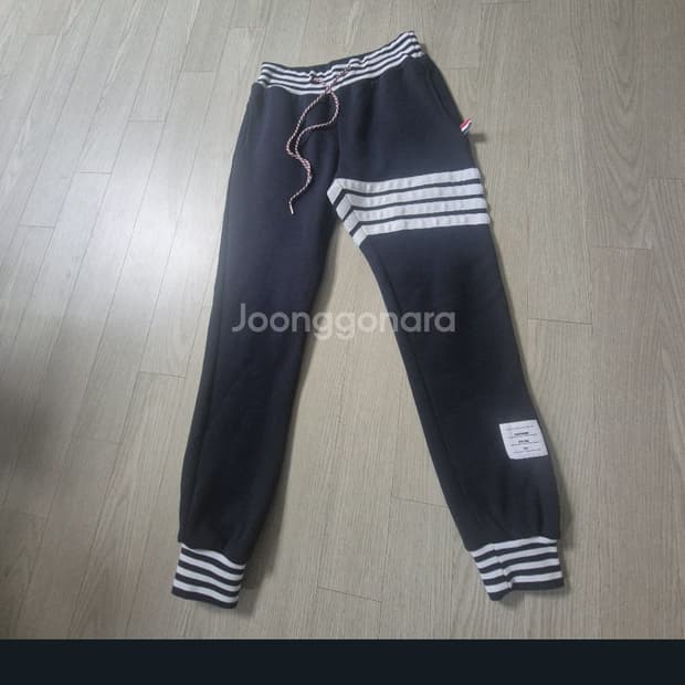 톰브라운 스웻조거.   L