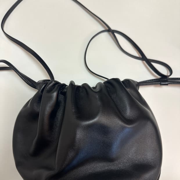 킨더살몬 (String Leather Bag Medium)
