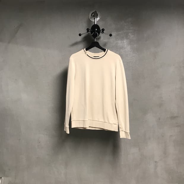 APC 아페쎄 넥로고 맨투맨 S