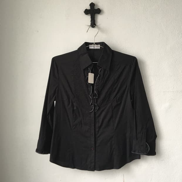 Frill point shirt