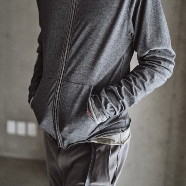 [1] Mono prive textured hoodie charcoal