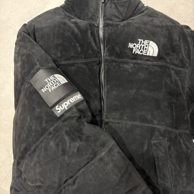 슈프림 x 노스페이스 스웨이드 눕시 자켓 블랙 23FW