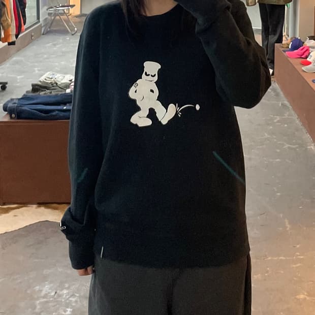 C.P. 컴퍼니 코믹 프린팅 블랙 맨투맨 H2050